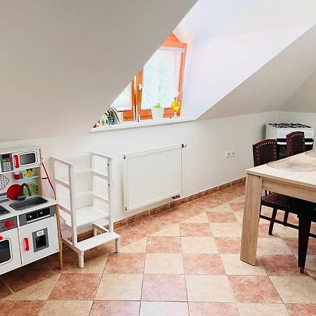 Apartman Se Zahradou 20 Minut Do Centra Prahy Ořech エクステリア 写真