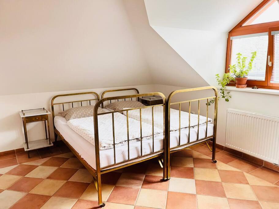 Apartman Se Zahradou 20 Minut Do Centra Prahy Ořech エクステリア 写真