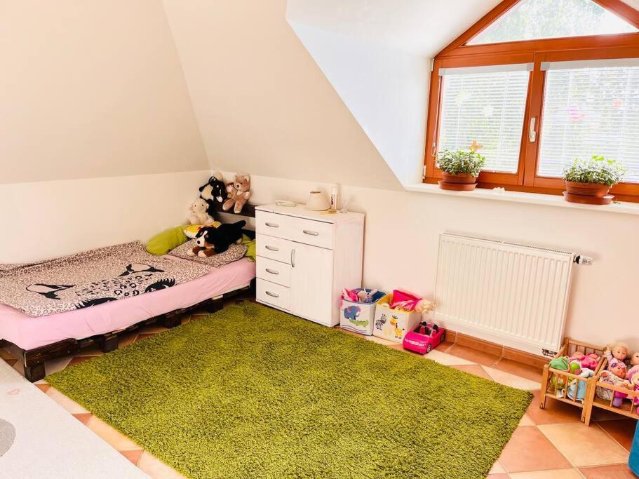 Apartman Se Zahradou 20 Minut Do Centra Prahy Ořech エクステリア 写真