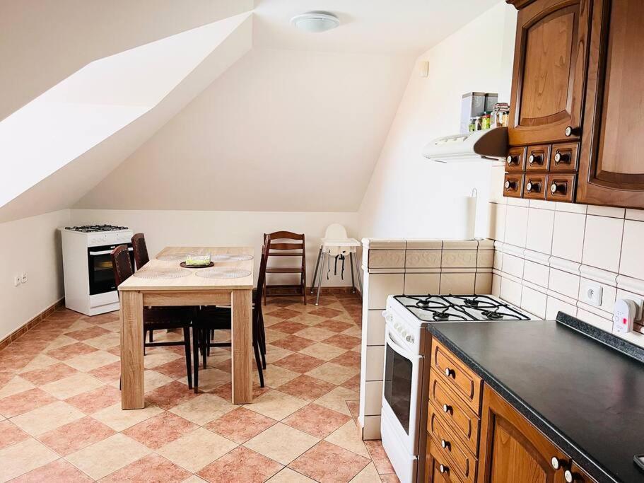 Apartman Se Zahradou 20 Minut Do Centra Prahy Ořech エクステリア 写真