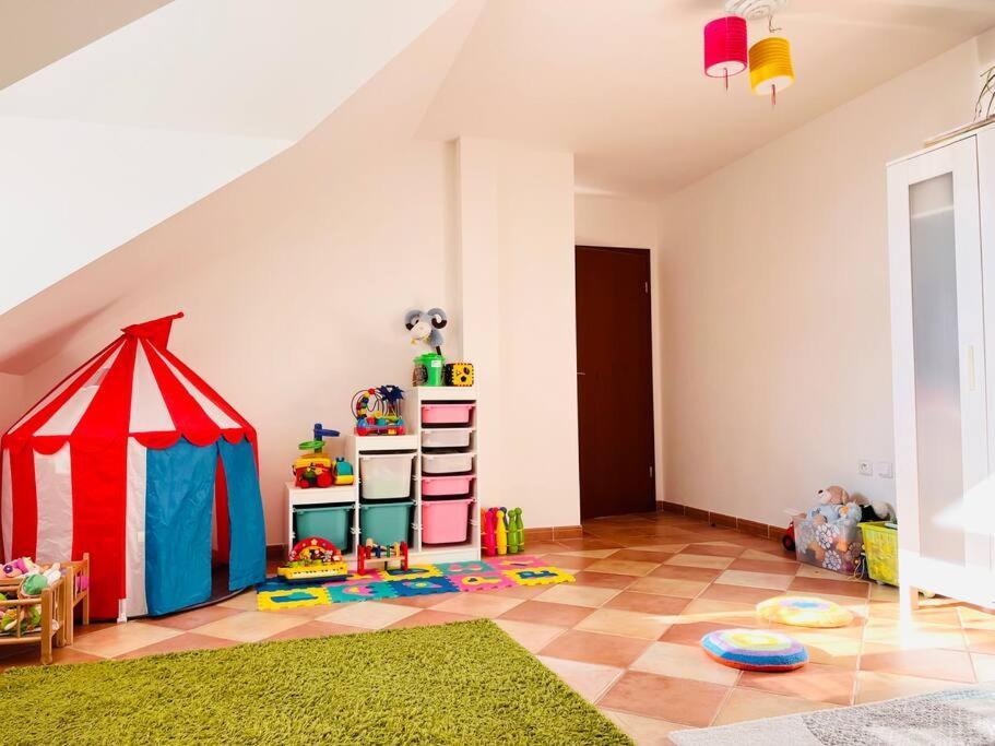 Apartman Se Zahradou 20 Minut Do Centra Prahy Ořech エクステリア 写真