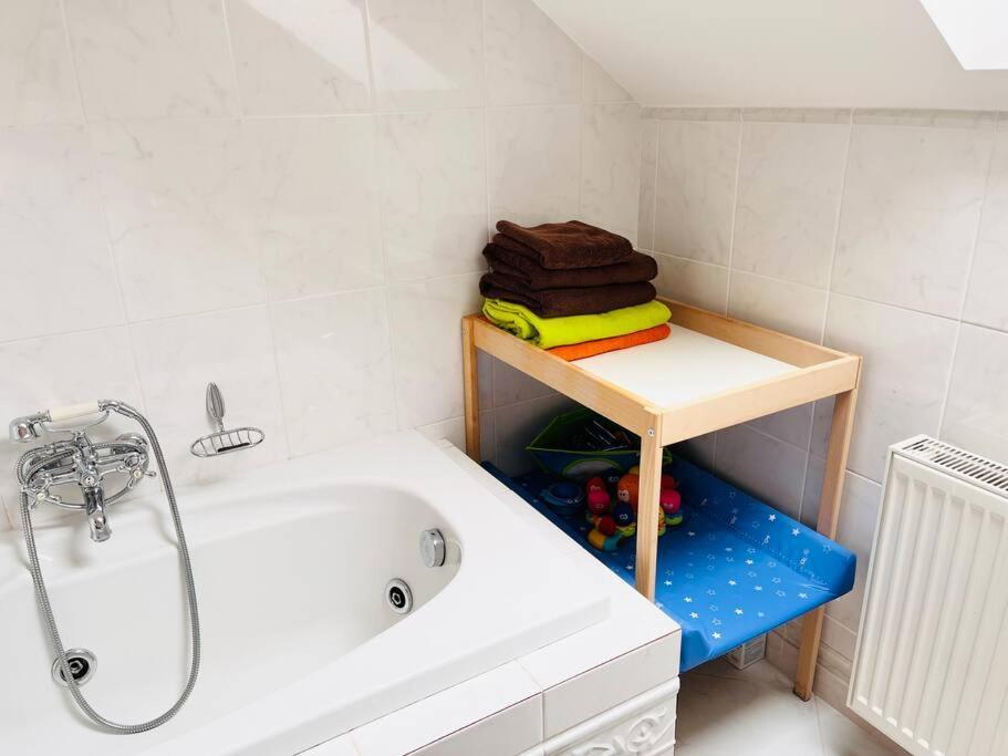 Apartman Se Zahradou 20 Minut Do Centra Prahy Ořech エクステリア 写真