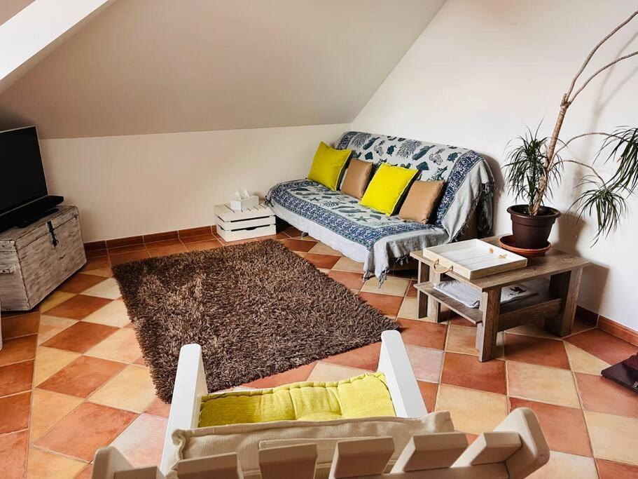 Apartman Se Zahradou 20 Minut Do Centra Prahy Ořech エクステリア 写真