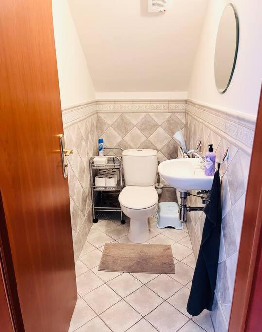 Apartman Se Zahradou 20 Minut Do Centra Prahy Ořech エクステリア 写真